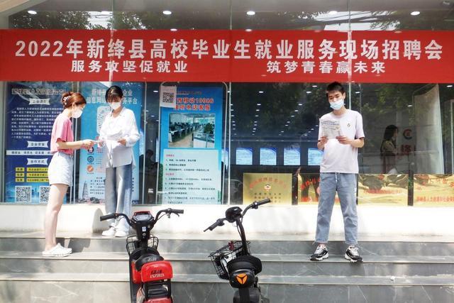 山西运城市新绛县人社局在做好疫情防控同时,精心组织在人力资源市场